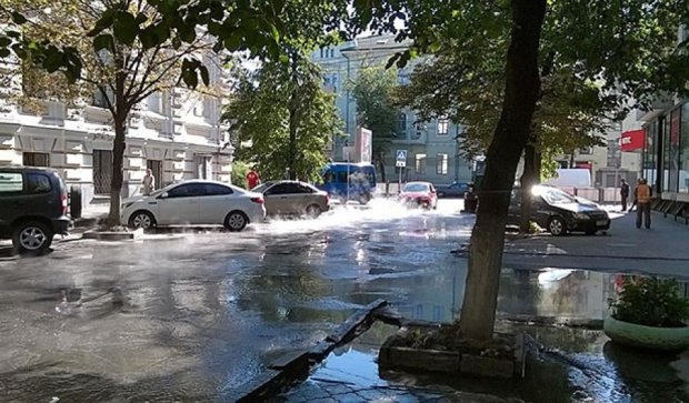 Два масштабных прорыва канализации произошли в Харькове (фото)