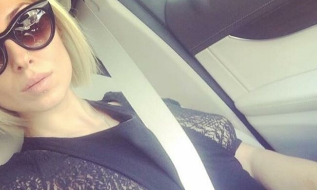 Скандальная Нана обнажила грудь