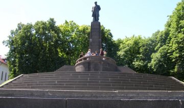 Влада не могла або не хотіла забезпечити порядок у Каневі?