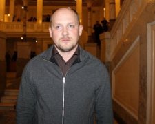 Депутаты набили друг другу лица под зданием суда