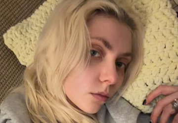 Тейлор Момсен, фото з соцмереж співачки