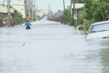 Стихія знищує Херсон: з'явилося відео наслідків