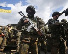 Воїнам АТО підвищили зарплати: інфографіка