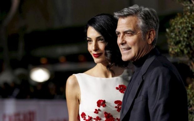 Молодая жена Клуни подарила ему двойню