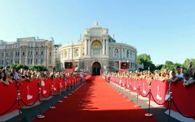 Одесский кинофестиваль: как звезды шли по красной дорожке