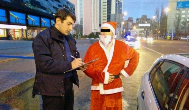 Патрульные оштрафовали Деда Мороза (фото)