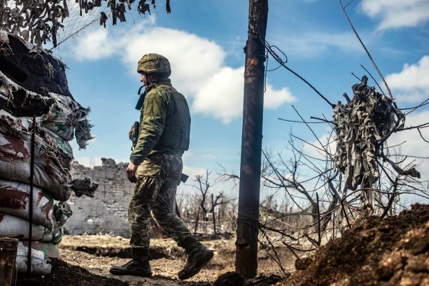 На Донбассе прозвучали мощные взрывы, перемирию конец: что происходит