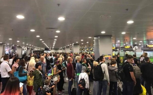 Волонтер показал безвизовое безумие в аэропортах