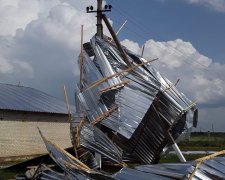 На Донбасі лютує шалений ураган: стихія знищує все на своєму шляху, люди благають про допомогу