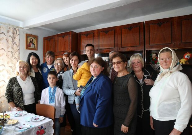 6m8Stu8p9F1dZGhEeF64qDRbYFk7Lf3ZHfc9Bi6u - Відома американська астронавтка відвідала Україну (Znaj.ua) - rai.ua