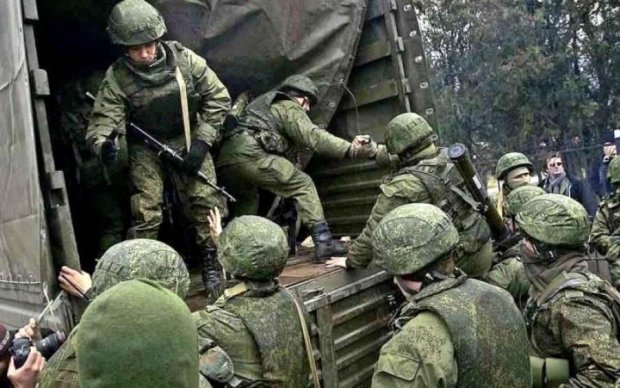 Россия стягивает военные силы к украинской границе