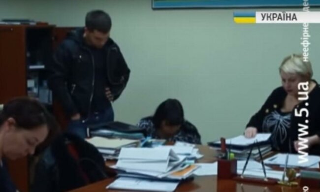 На Одеському припортовому заводі провели обшуки (відео)