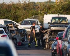 Неадекват на легковику влетів у натовп: багато постраждалих