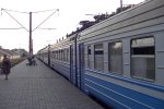 Різали, рвали і трощили: небезпечна банда напала на поїзд з популярним маршрутом