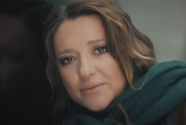 Наталья Могилевская, кадр из клипа на песню "Я повертаюсь"