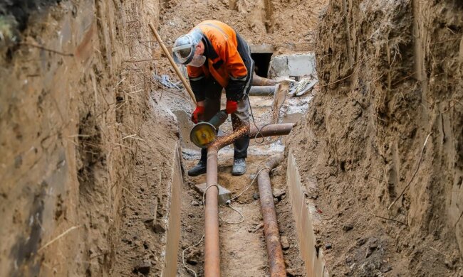 Не пугайтесь, это - вода: из-под кранов киевлян потечет странная жидкость, что нужно знать