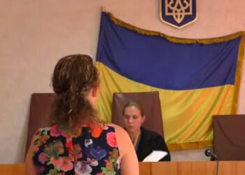 Развод в судебном порядке, кадр из видео