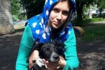 В Запорожье живодер выбросил несчастного песика из окна, но тот выжил и обрел семью - трогательные кадры