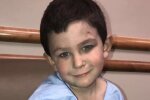 П'ятирічний хлопчик виніс з палаючого будинку маленьку сестричку і повернувся за собакою: герою аплодує весь світ