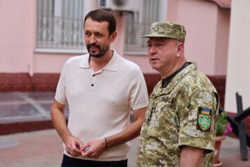 Валерий Дубиль, Вита Присяжнюк и БФ молодежной инициативы Надежда передали помощь Государственной пограничной службе