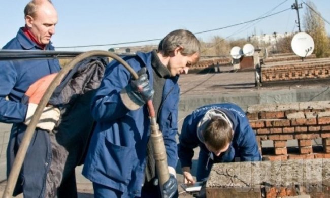 У Харкові в каналізаційному колодязі знайшли чотири трупи