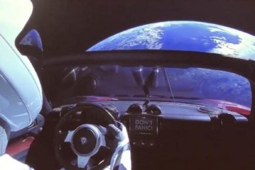 Автостопом по космосу: стало відомо, коли Tesla Маска досягне Марсу