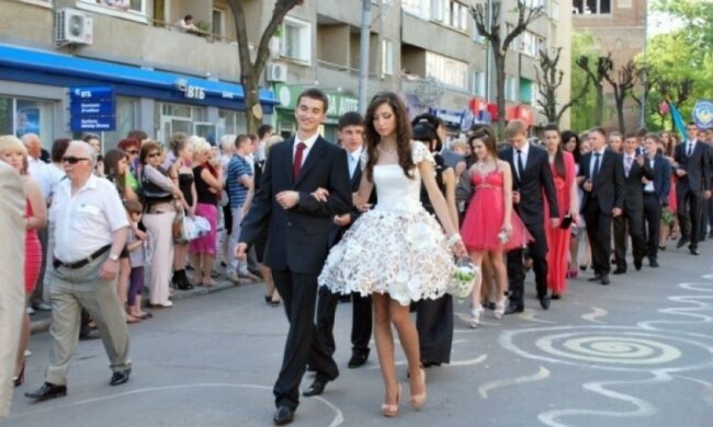 Випускний бал обійдеться батькам у 8 тисяч гривень