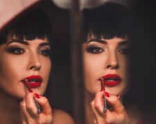 "Где же трусики?": Голая Астафьева прикрыла самое интимное лишь руками, горячие фото