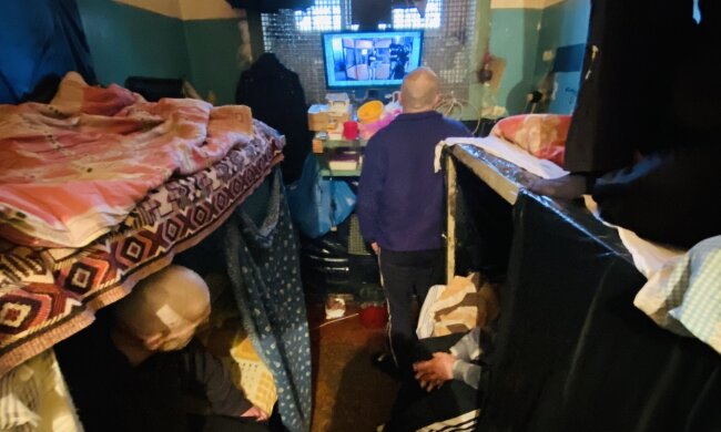 Фото жахливих умов проживання ув'язнених