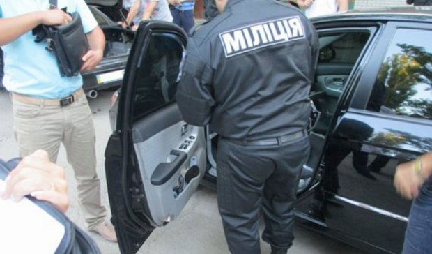 У Мелітополі затримано машину з наркотиками і зброєю (фото)