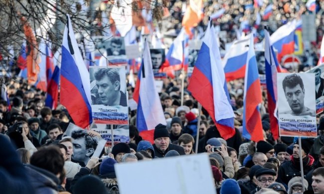 На марші пам'яті Бориса Нємцова вимагали звільнити Романа Сущенка