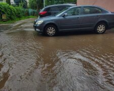 У Києві величезна злива призвела до повені: затопило метро і кілька вулиць