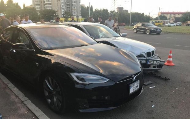 В Одессе босой подросток на "евробляхе" влетел в Tesla