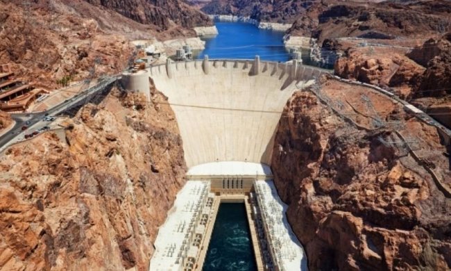 Вода из бутылки разрушила законы физики