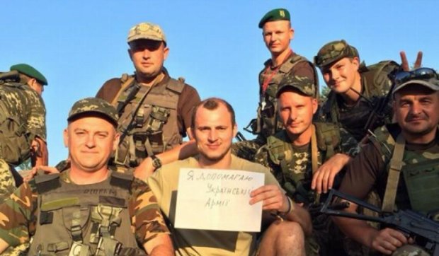 Зозуля через флеш-моб призвал Порошенко и Яценюка "поддержать армию"