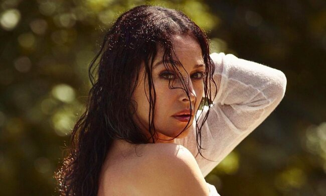 55-річна Моніка Белуччі показала шикарні груди, фанати не впізнають: зухвала красуня