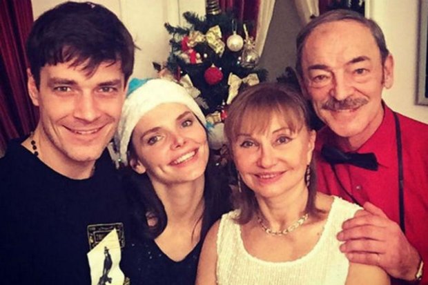 Главный мушкетер потерял шляпу: Елизавета Боярская показала семью на фото