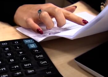 Счета за коммуналку. Фото: скрин youtube