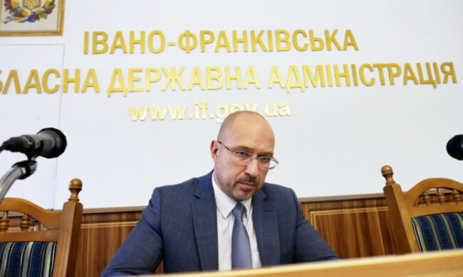 Хоч лягай і помирай: франківчани місяцями сидять без зарплат, "винуватець" знайшовся в несподіваному місці