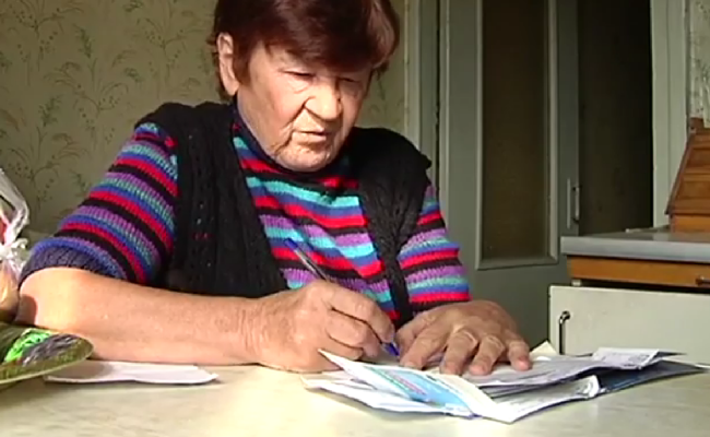 Платежки за коммуналку. Фото: скрин youtube