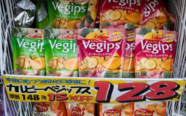 Японцы в ужасе: из магазинов страны исчезли чипсы