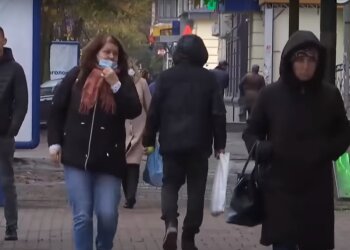 Люди в масках, скриншот: Youtube