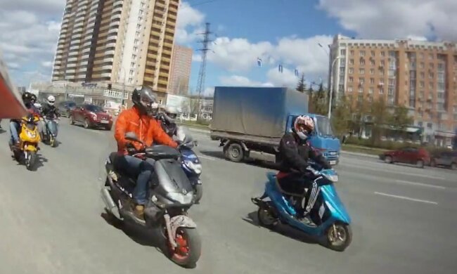 Під Вінницею скутер зніс дитину, дівчинка "жила" в навушниках: деталі трагедии