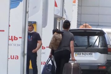 Аеропорт, скріншот з відео