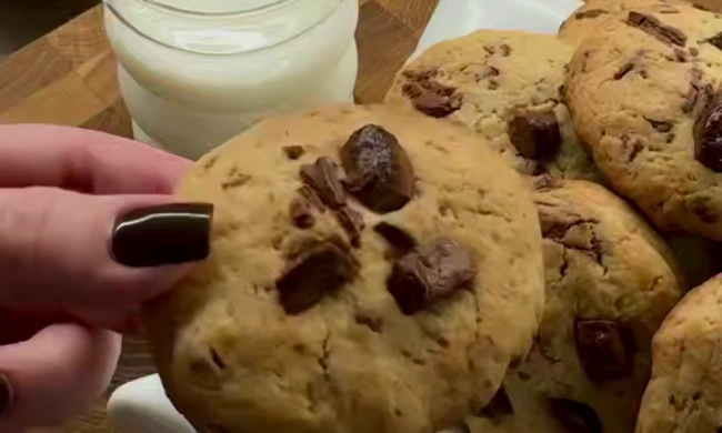 Печенье с шоколадной крошкой, кадр из видео