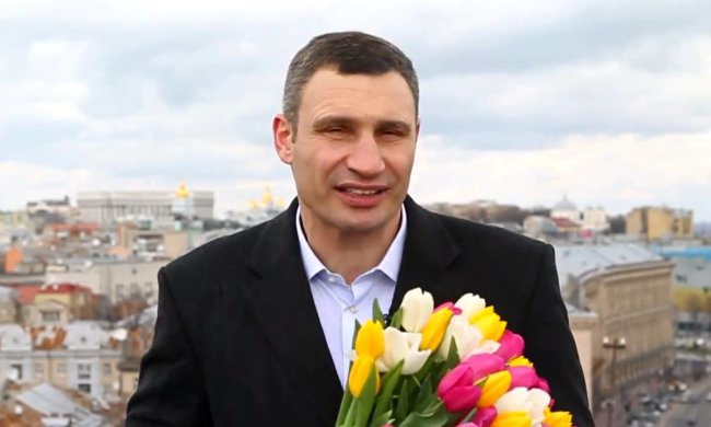 Женщины лишили Кличко пирожных и цветов в праздник 8 марта: видео