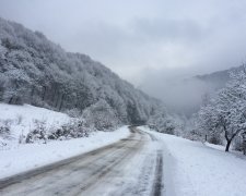 Карпаты замело двухметровым слоем снега, остальным областям приготовиться