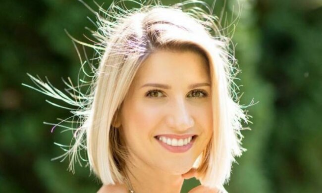 Анита Луценко показала, как подкачатся с помощью кота