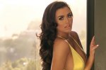 Зірка Playboy засяяла в міні-бікіні
