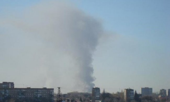 Мешканці Донецька налякані дивними вибухами з аеропорту